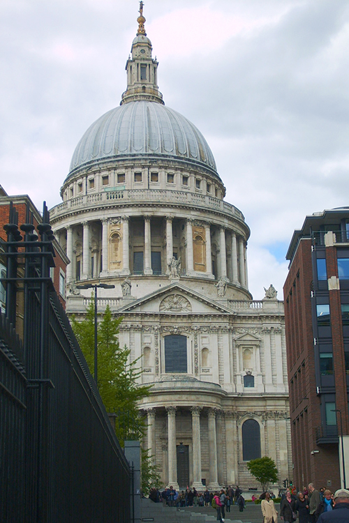 CathÃ©drale Saint Paul, au cÅ“ur de la City.
